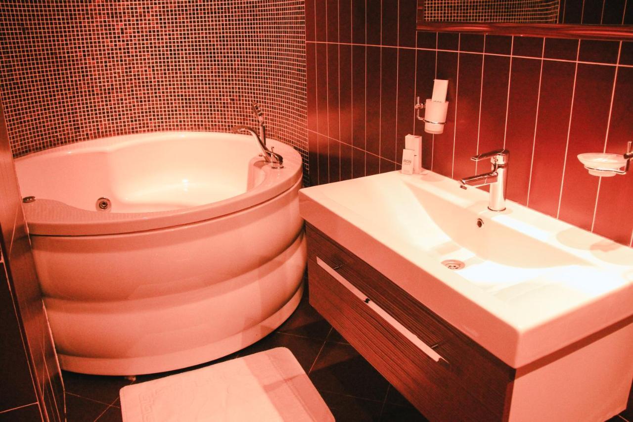 Iron Hotel Hokmeli Extérieur photo