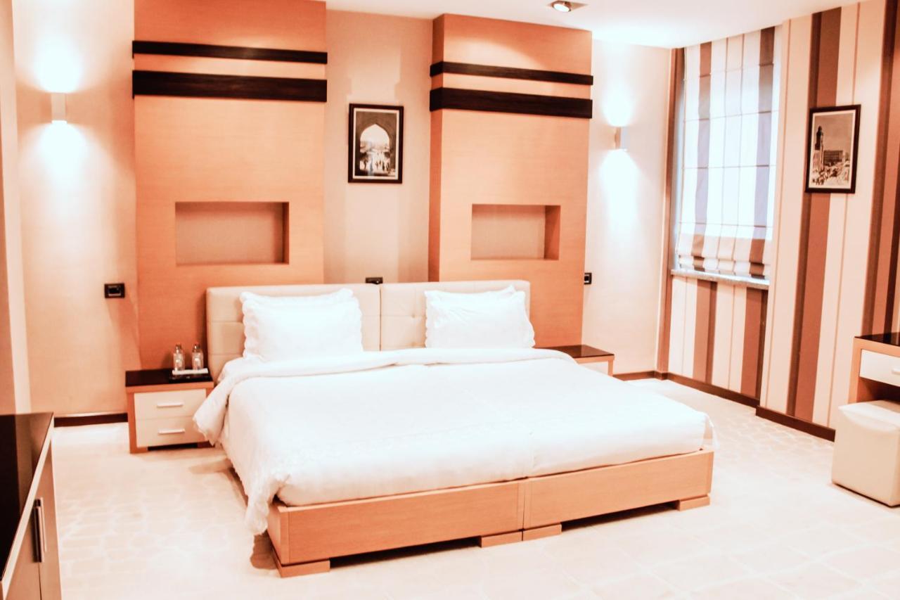 Iron Hotel Hokmeli Extérieur photo