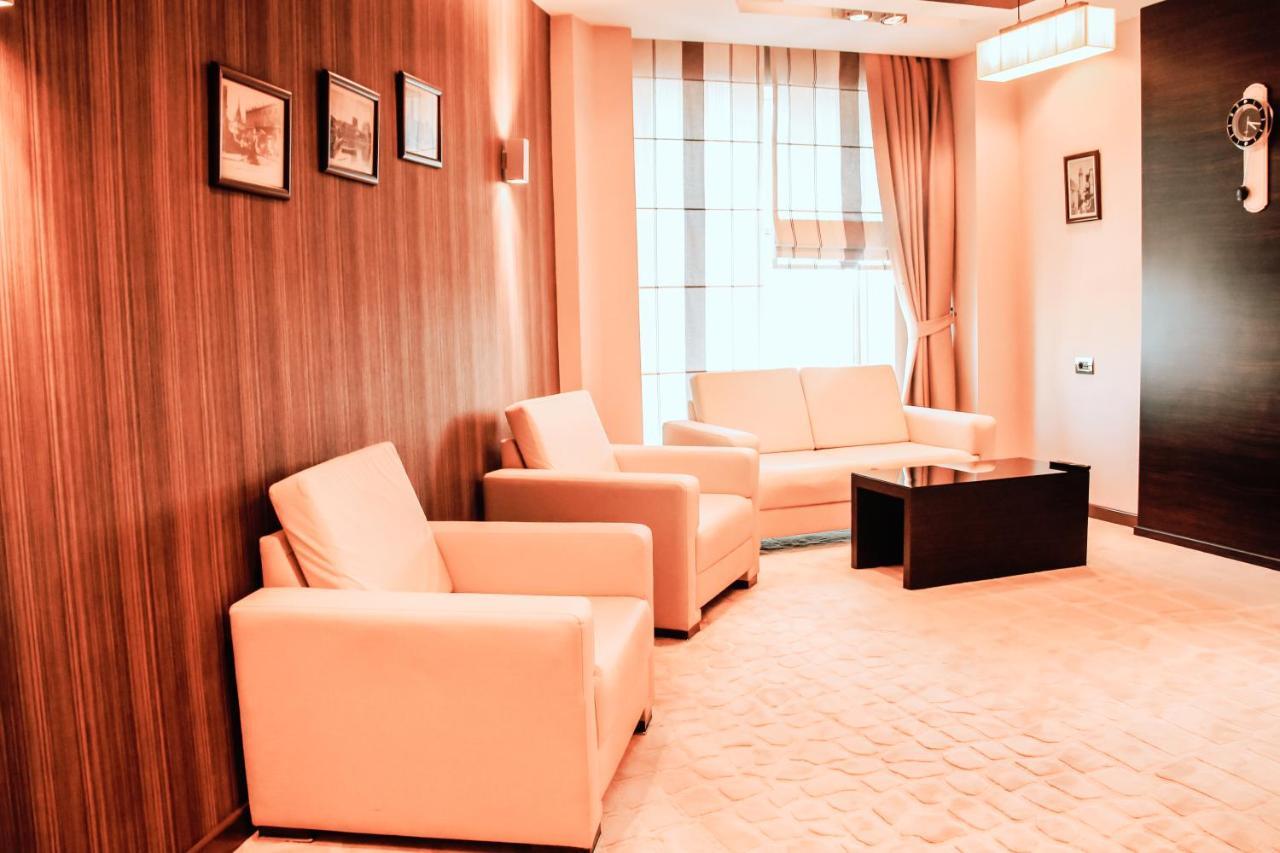 Iron Hotel Hokmeli Extérieur photo